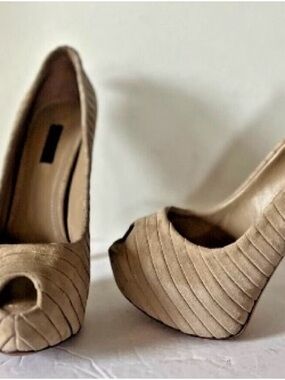 Louis Vuitton padlock Oh My Tan Suede Peep-Toe Platform Heels
